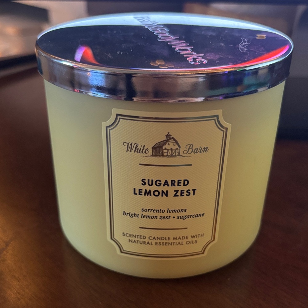 White Barn Sugared Lemon Zest Candle - Cream